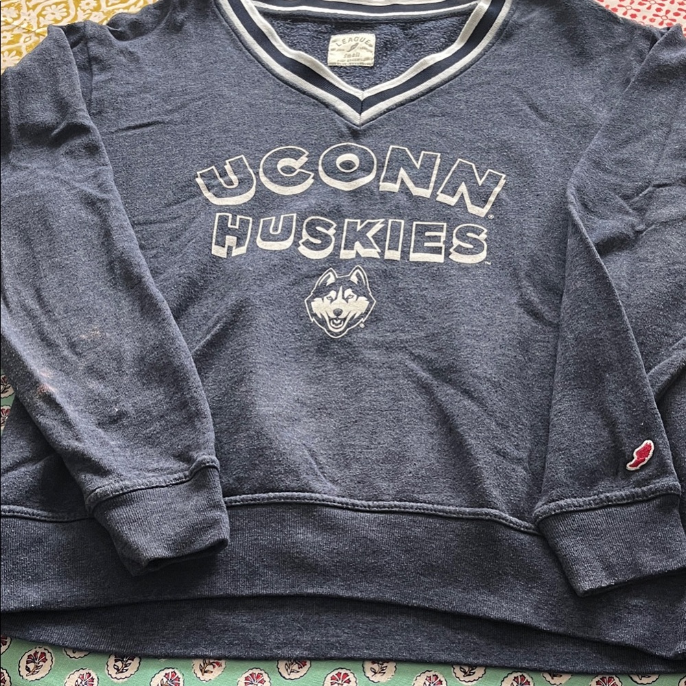 UConn Huskies Sweatshirt blue and white vneck